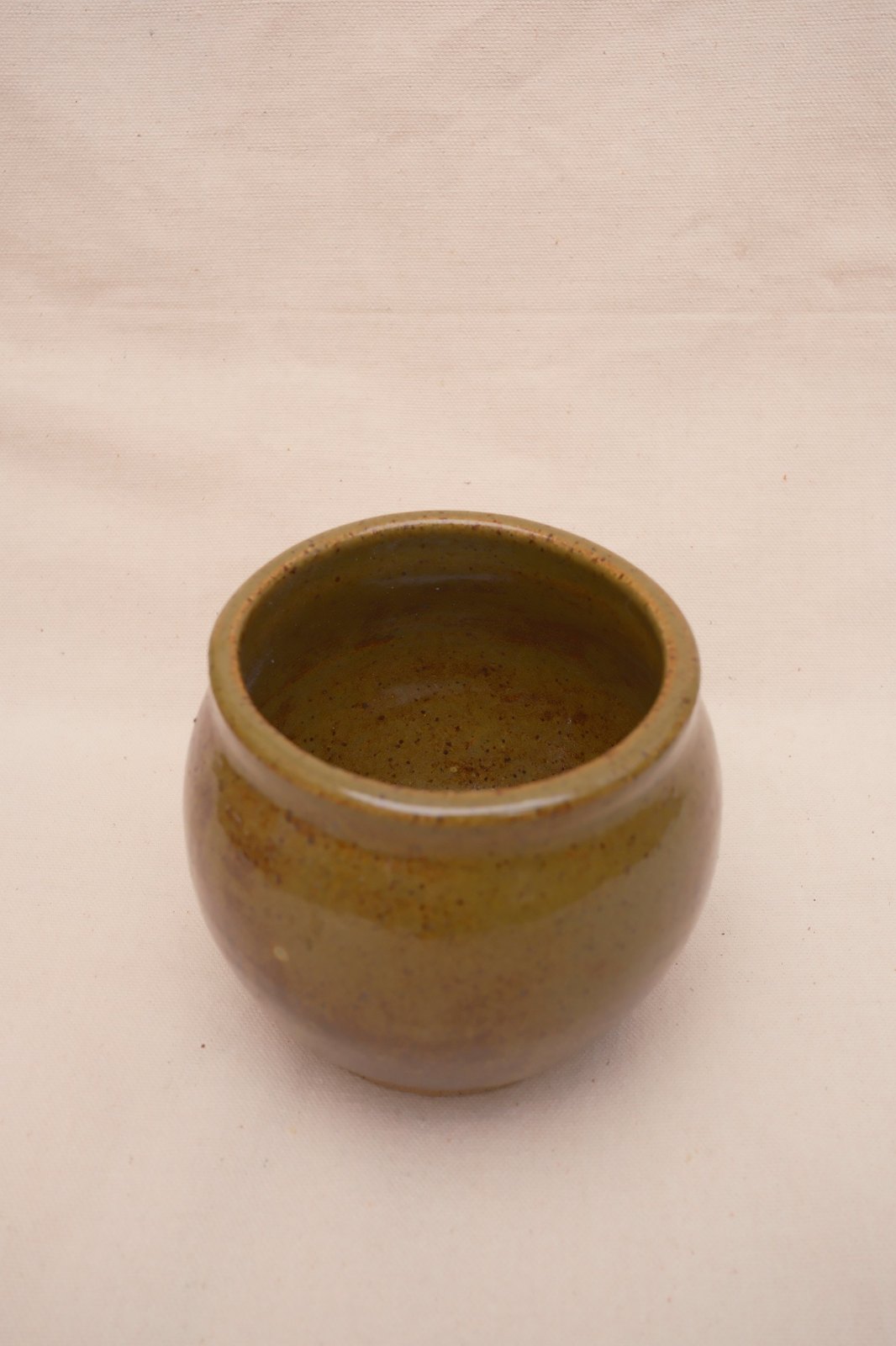 Overhead view of the rolled rim and interior