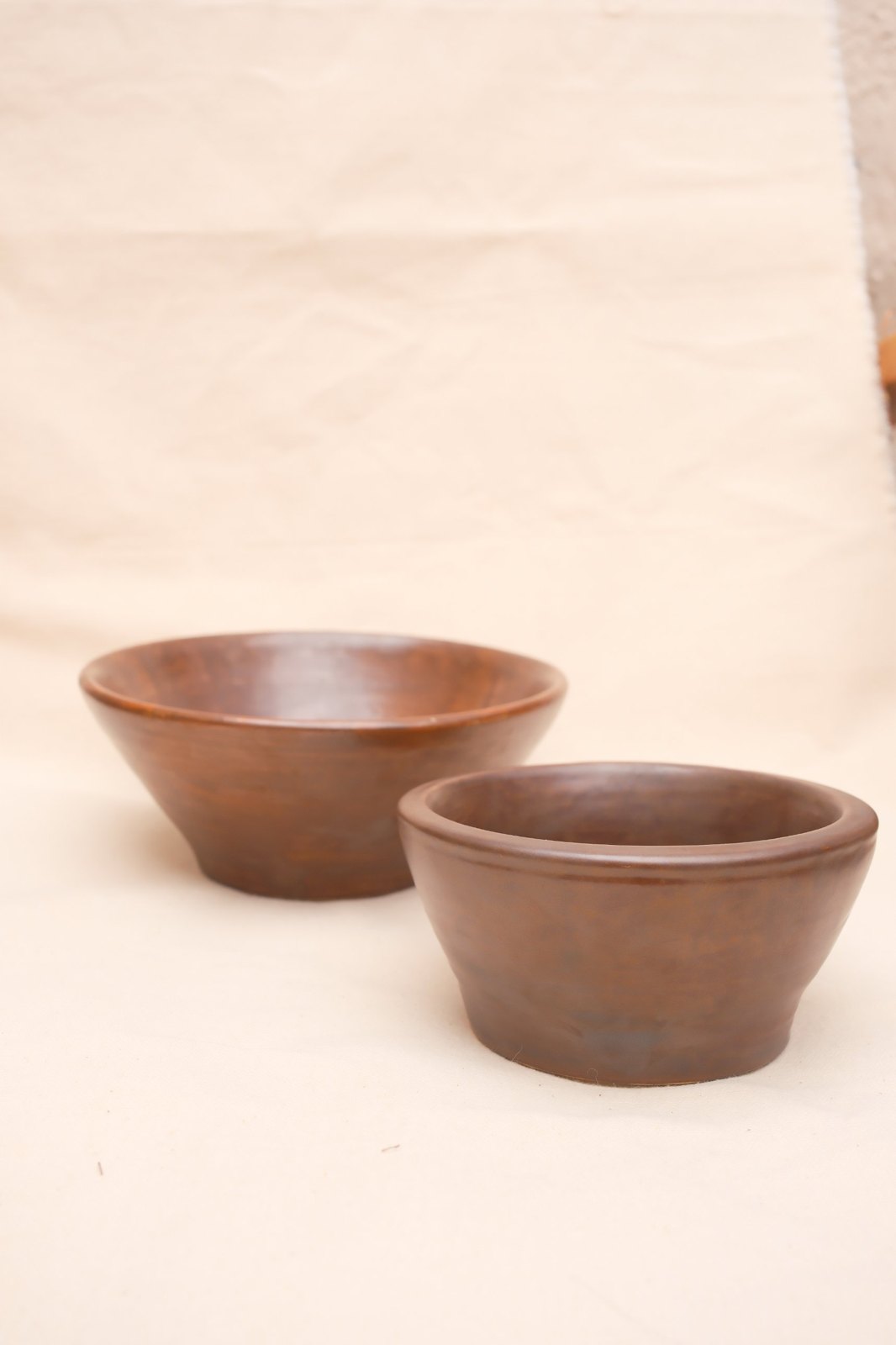 The two bowls, one behind the other