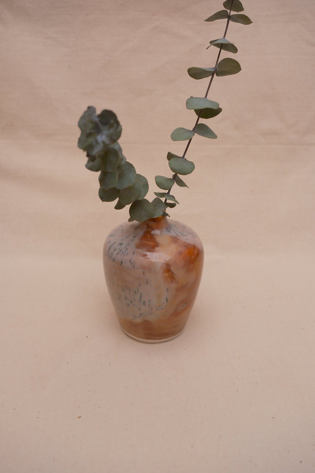 Overhead view of the vase and its narrow neck